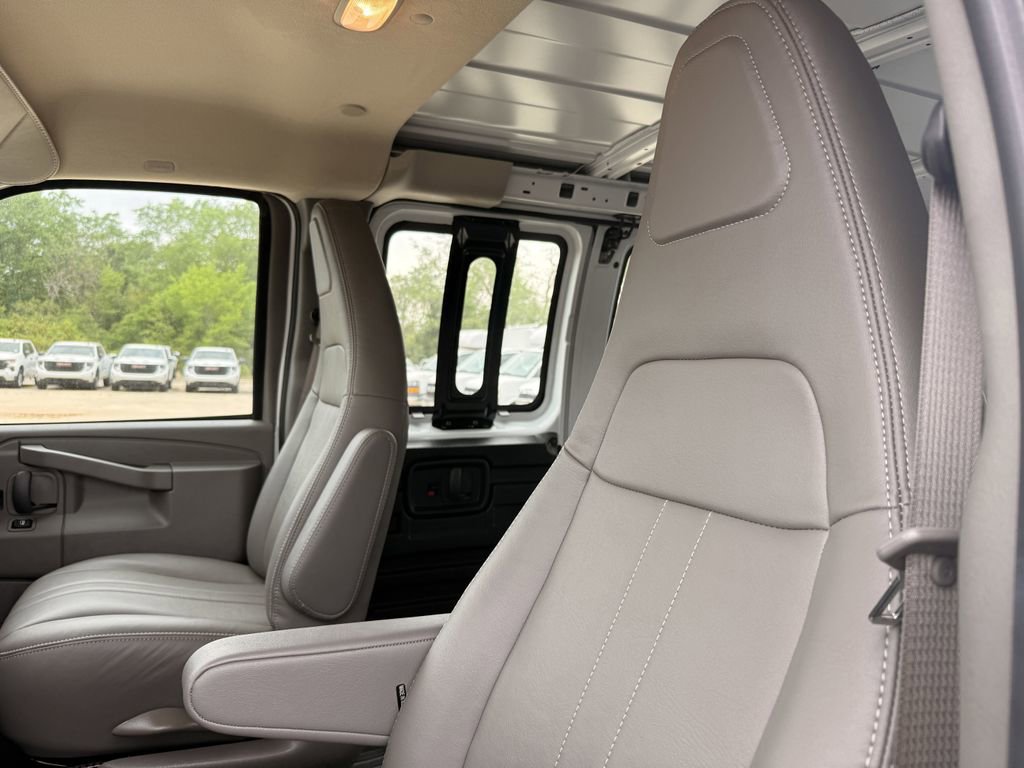 2025 Chevrolet Express Cargo Work Van - Photo 13