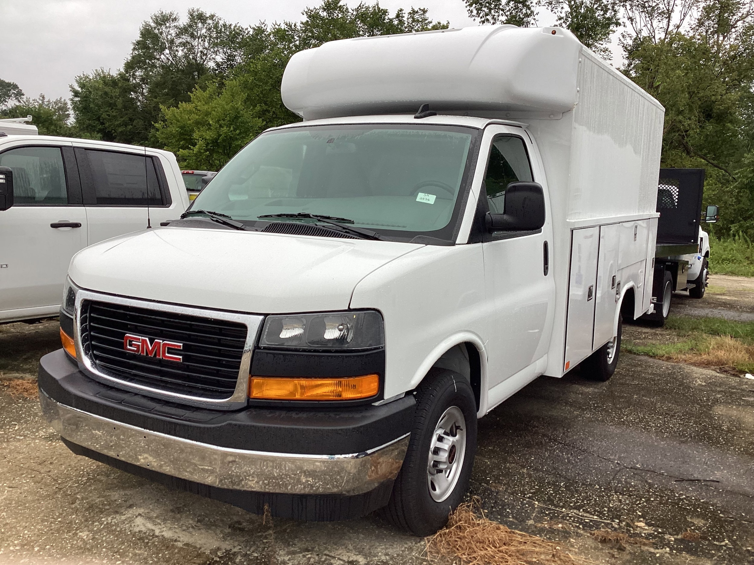 2025 GMC Savana Cutaway Work Van's photo