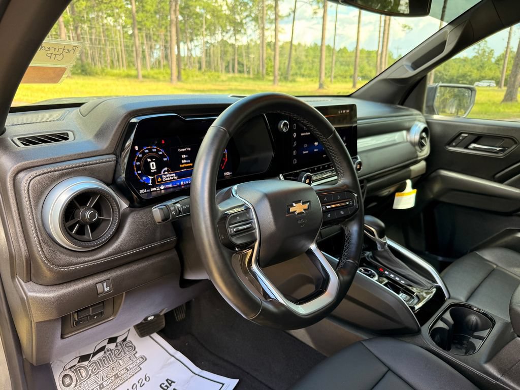 2025 Chevrolet Colorado LT - Photo 13
