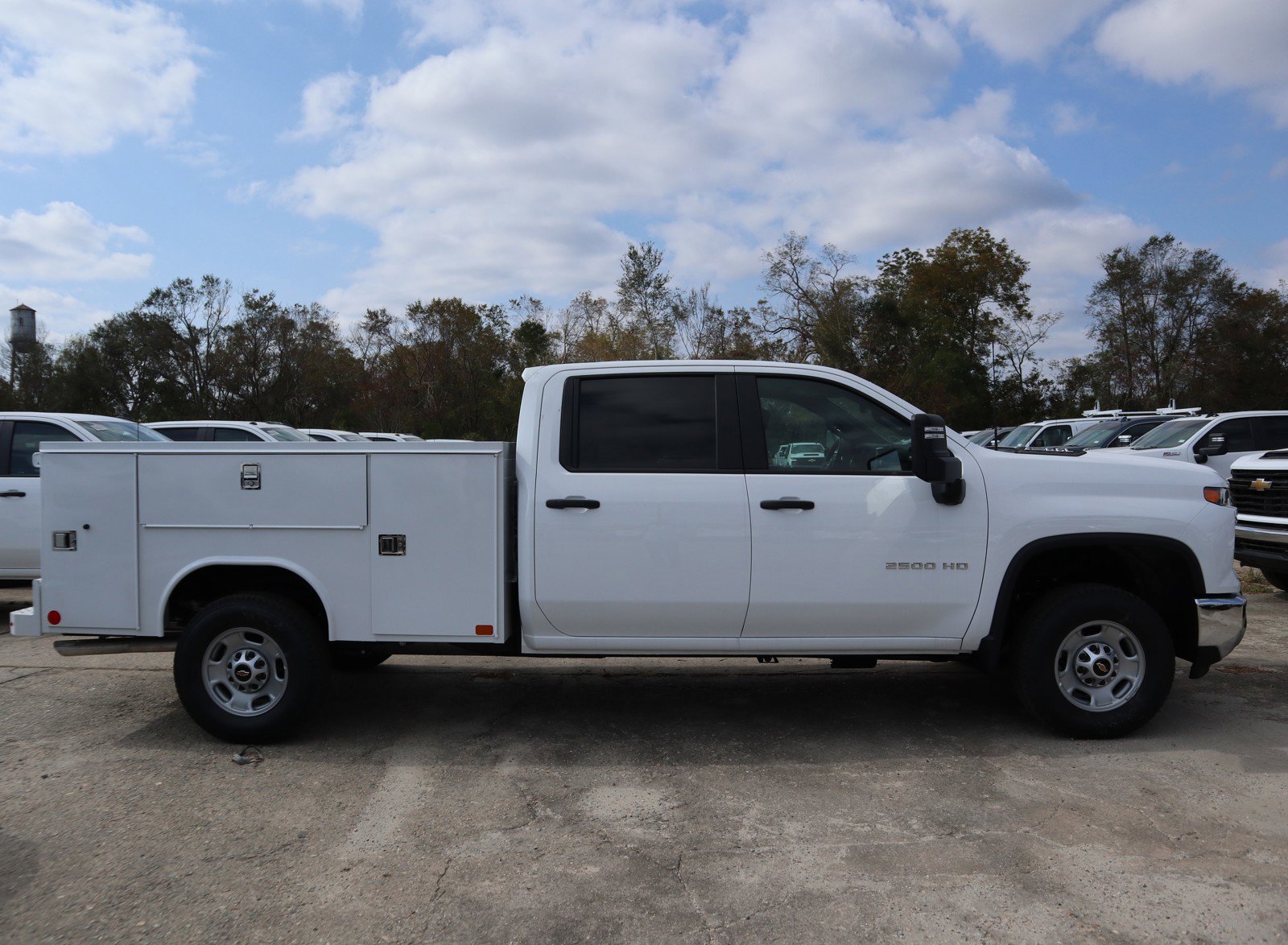 2024 Chevrolet Silverado 2500HD photo 2