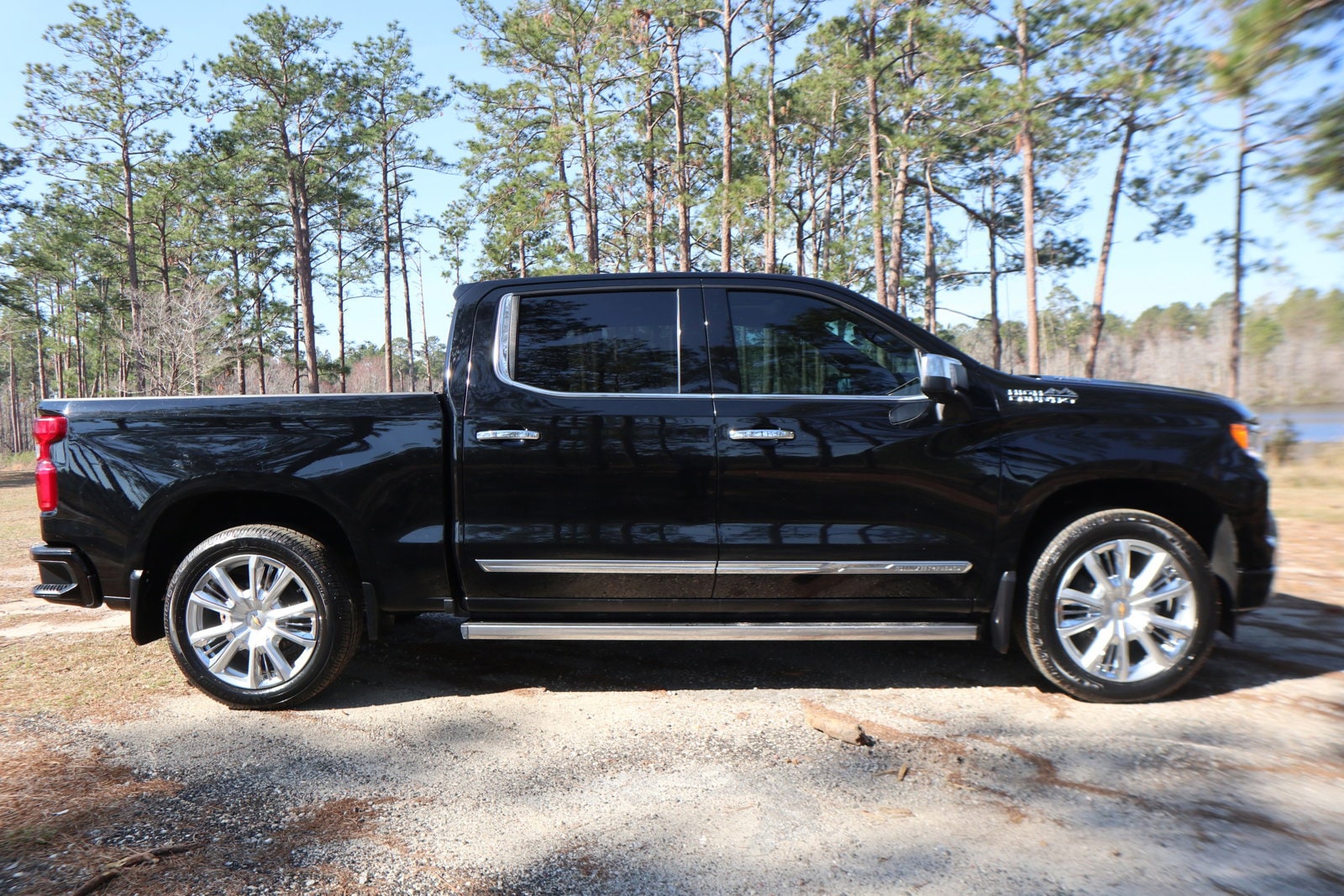Used 2023 Chevrolet Silverado 1500 High Country with VIN 3GCUDJE88PG106583 for sale in Swainsboro, GA