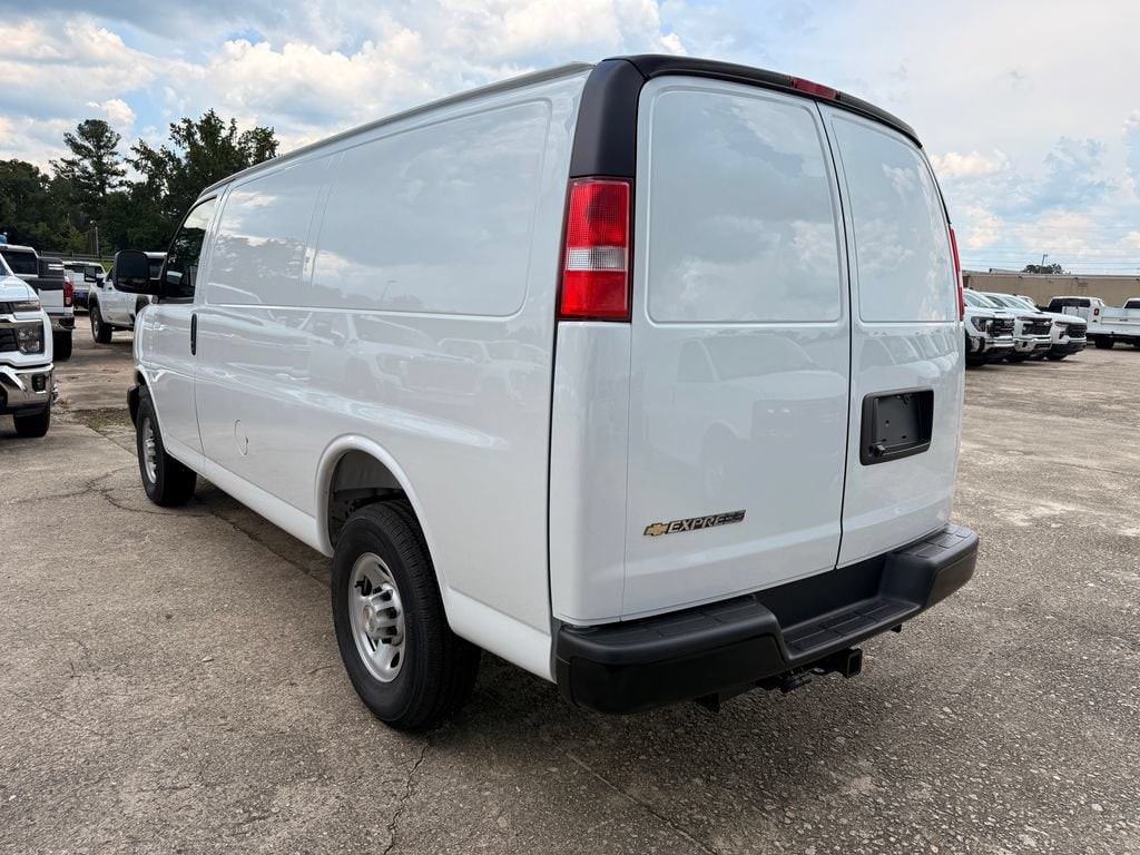 2026 Chevrolet Express Cargo Work Van - Photo 3