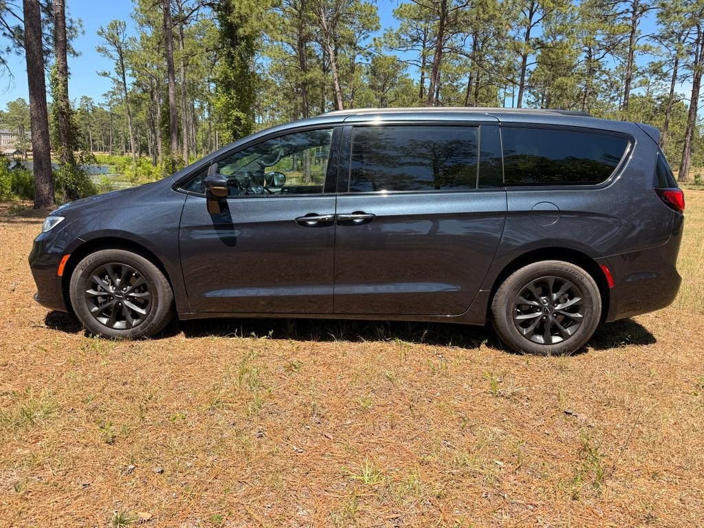 Used 2021 Chrysler Pacifica Touring Minivan