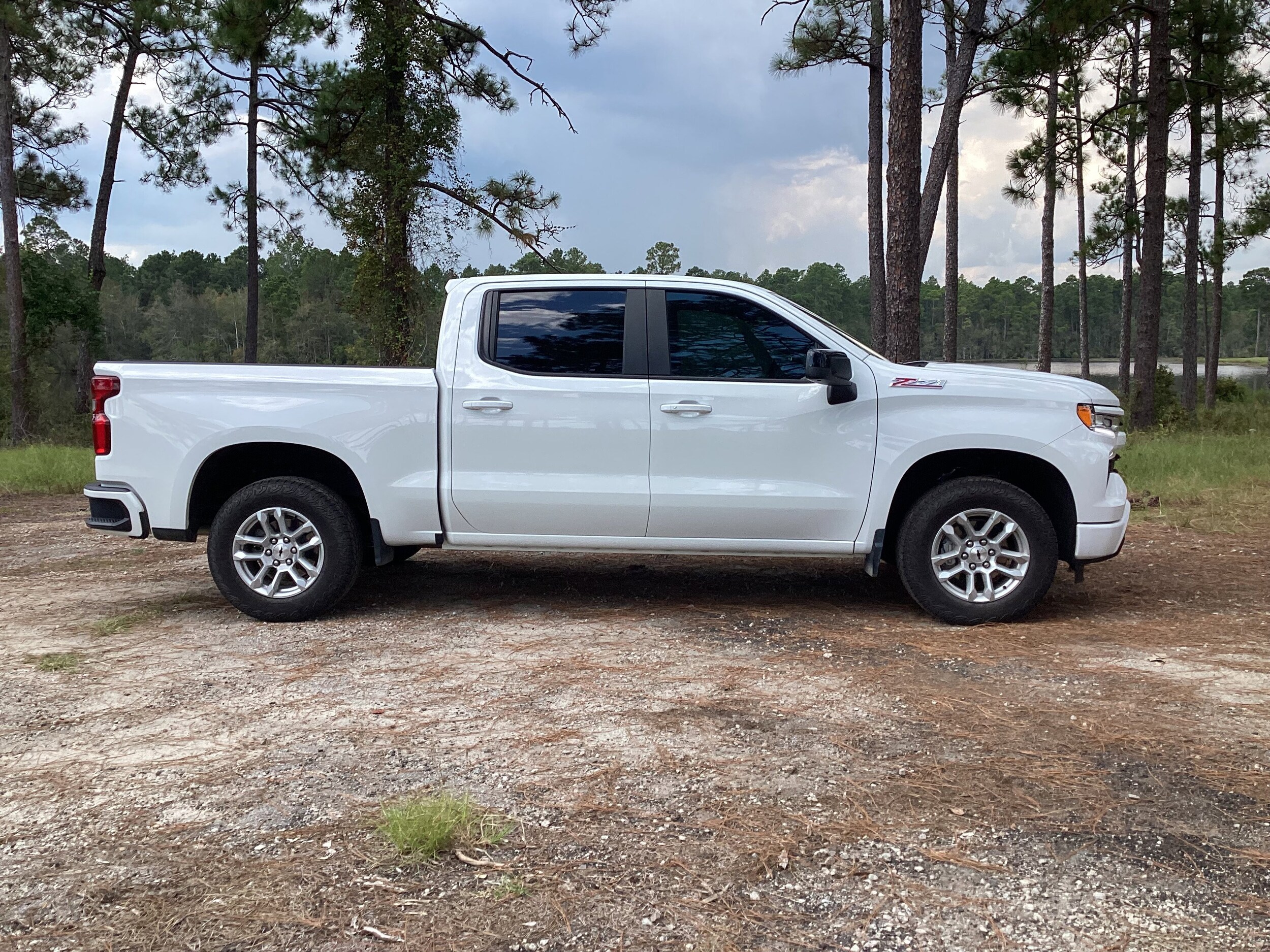 2024 Chevrolet Silverado 1500 RST photo 4