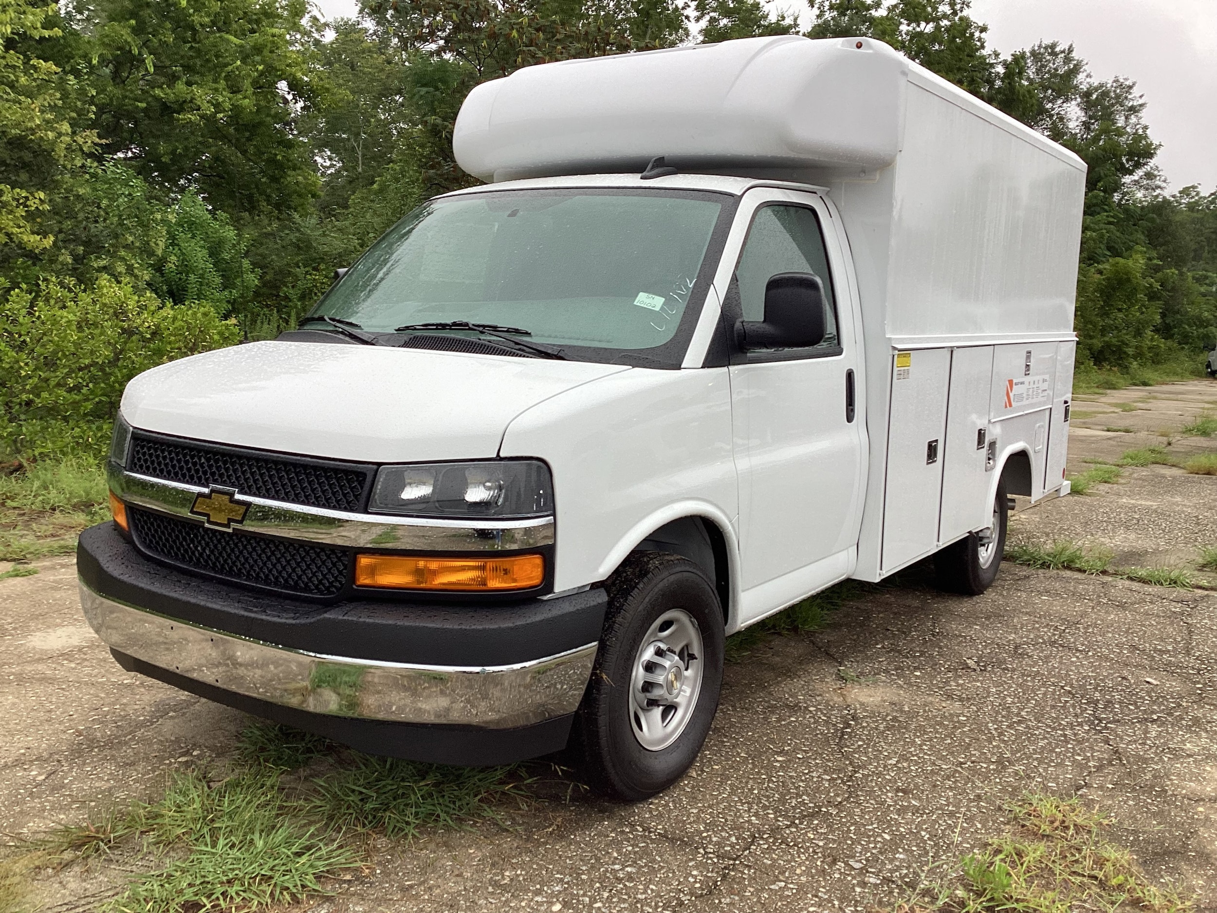 2025 Chevrolet Express Cutaway Base's photo