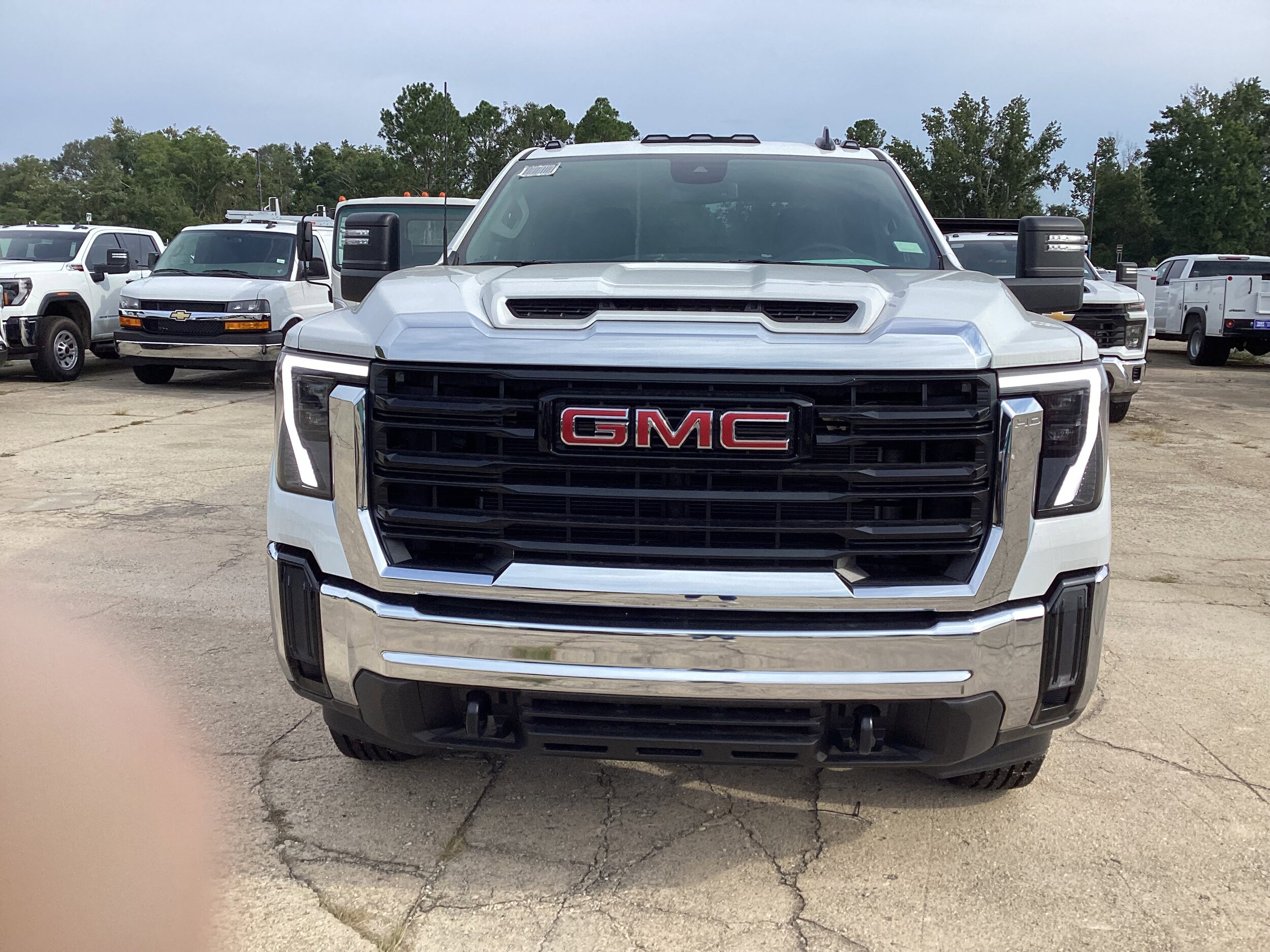 2025 Gmc Sierra 2500 HD Pro photo 2