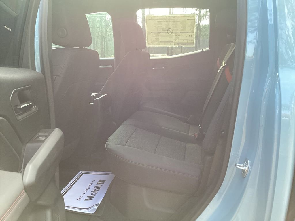 2025 Chevrolet Colorado Z71 - Photo 11