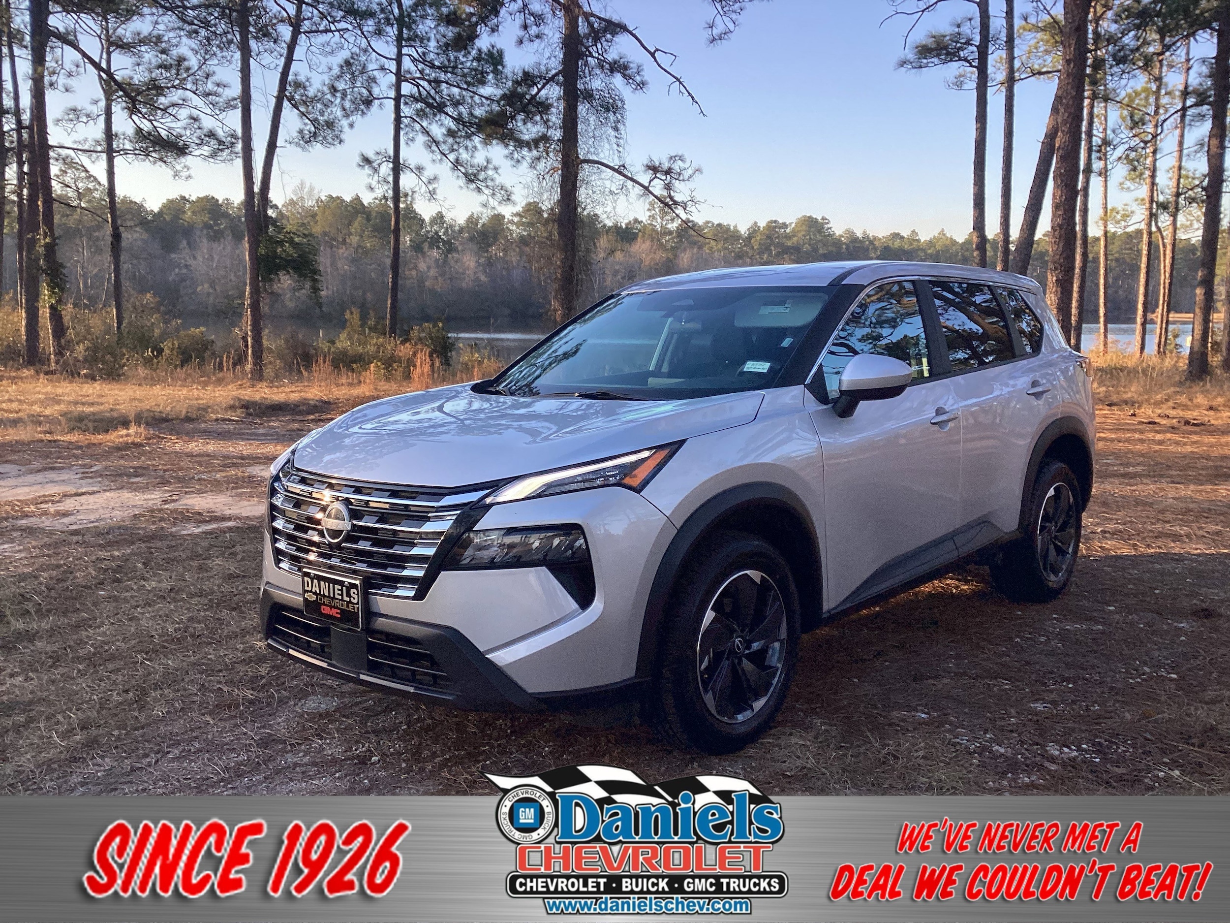 2024 Nissan Rogue SV's photo