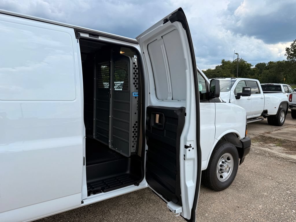 2026 Chevrolet Express Cargo Work Van - Photo 12