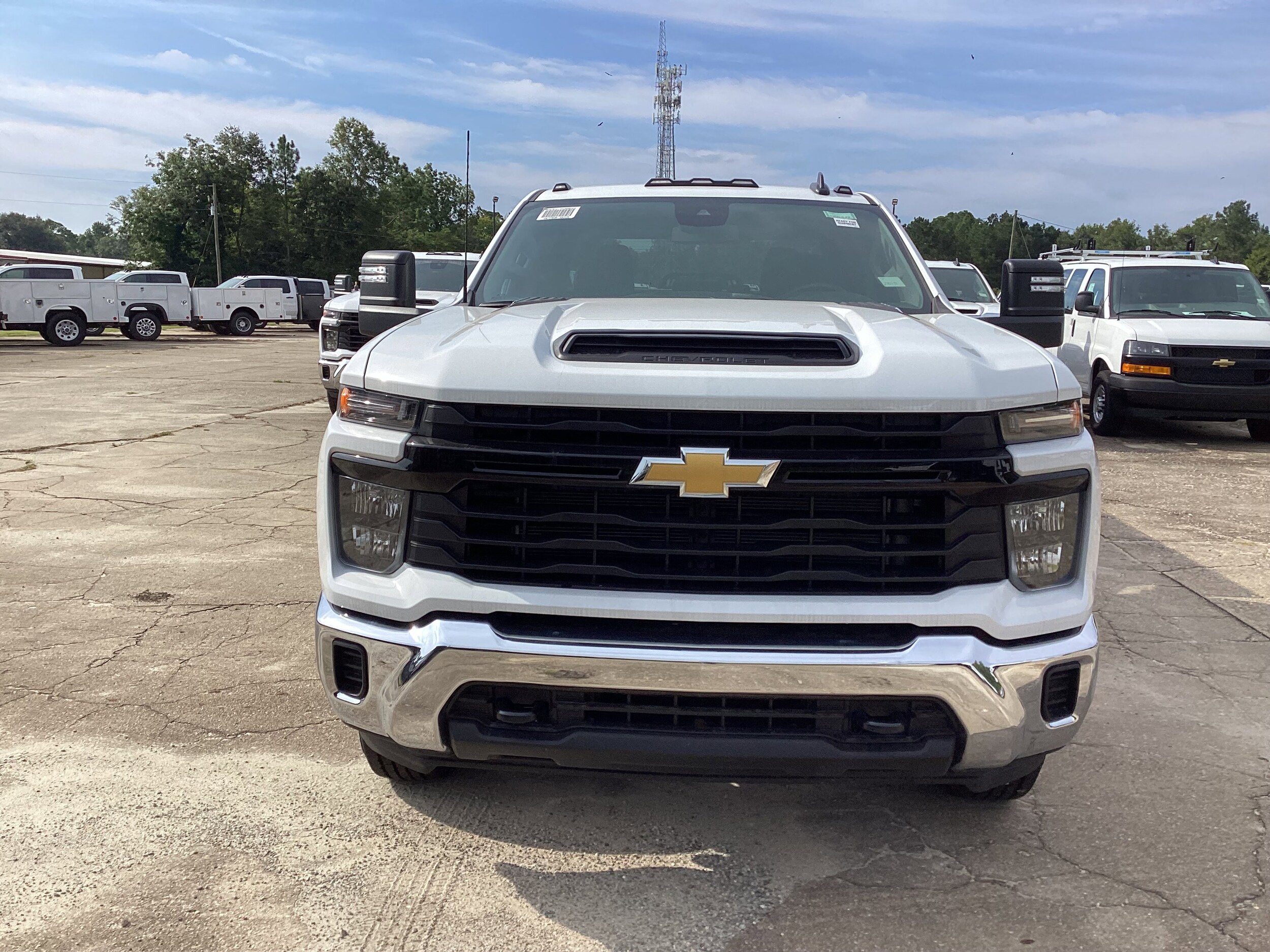 2025 Chevrolet Silverado 2500HD photo 2