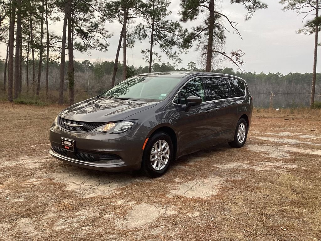 2023 Chrysler Voyager LX's photo