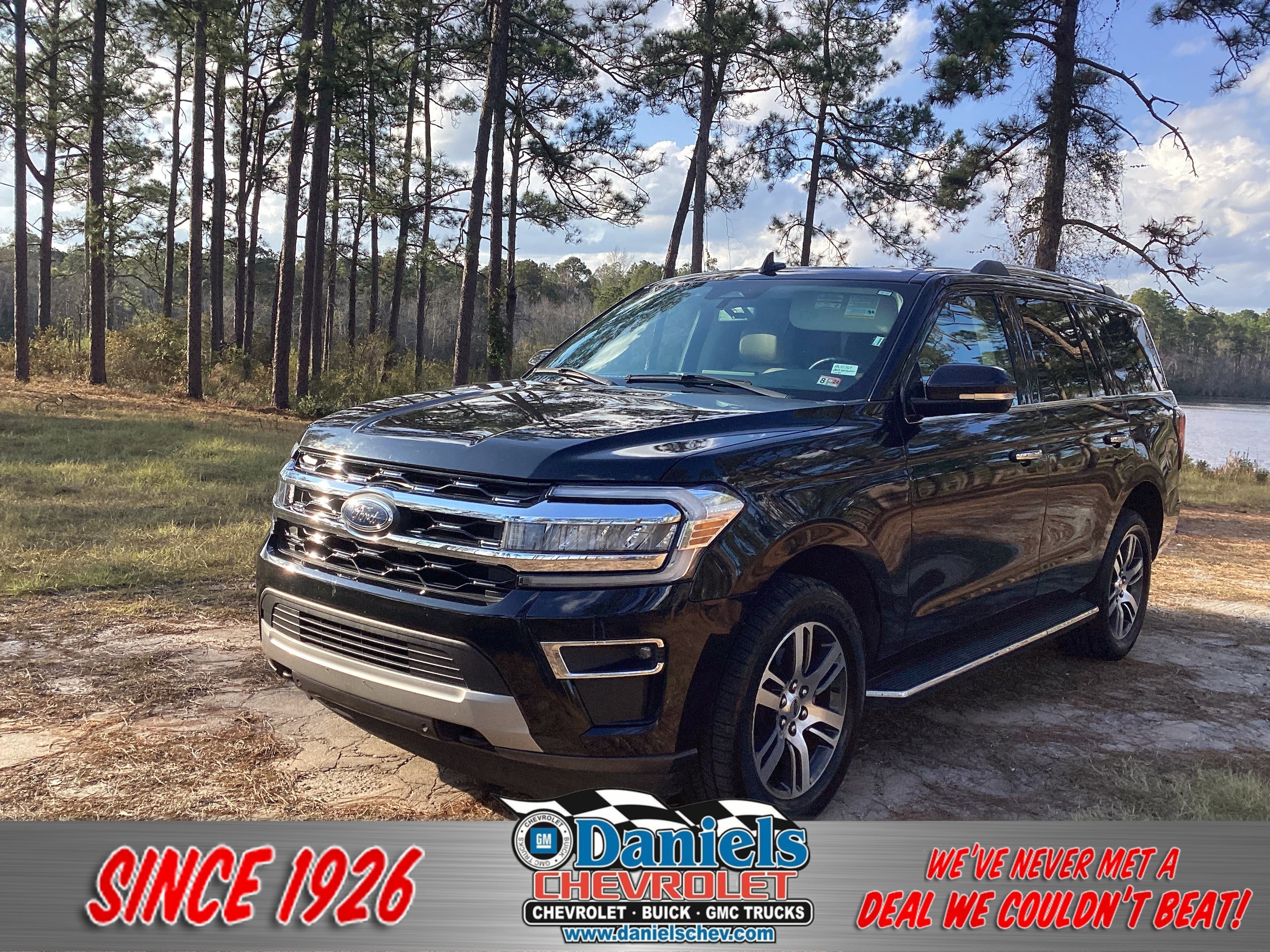 2023 Ford Expedition Limited's photo