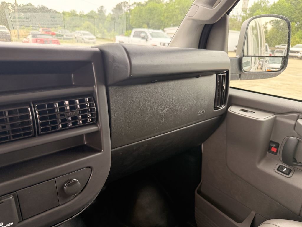 2025 Chevrolet Express Cargo Work Van - Photo 18