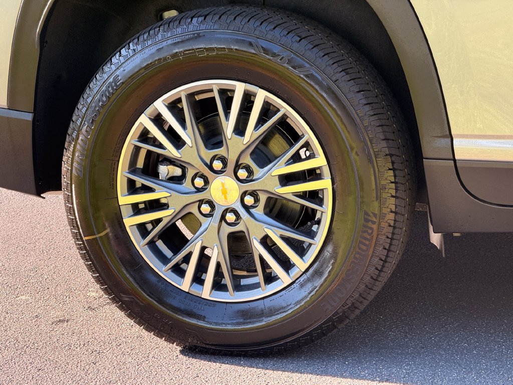 2027 Chevrolet Traverse LT - Photo 8