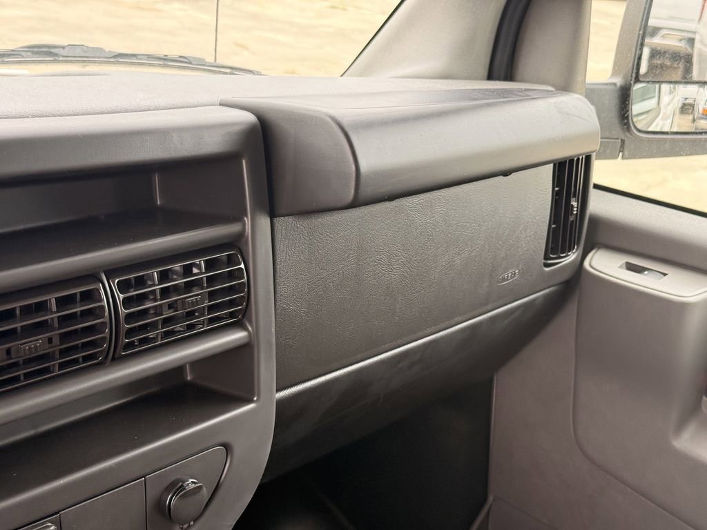 2025 Chevrolet Express Cargo Work Van - Photo 20