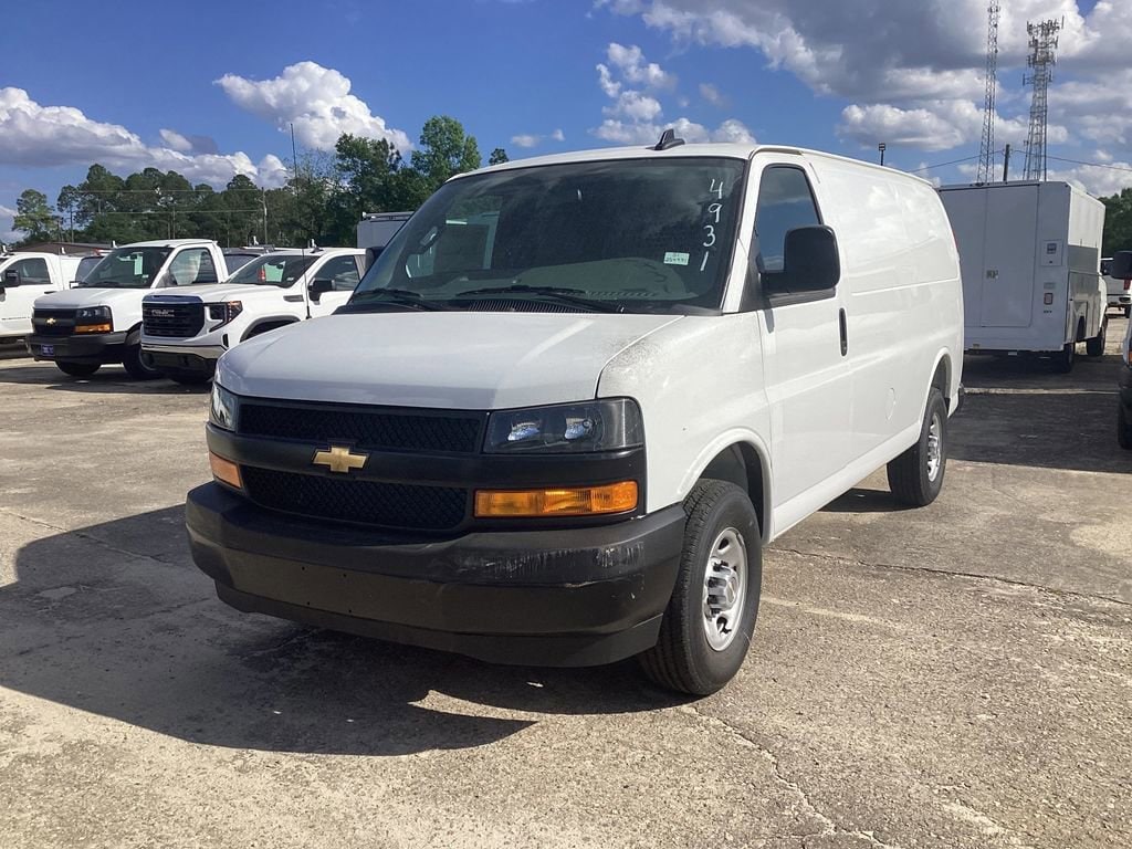 2025 Chevrolet Express 2500 Work Van HD's photo