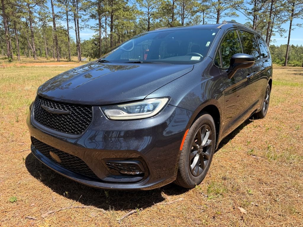 2021 Chrysler Pacifica Touring's photo
