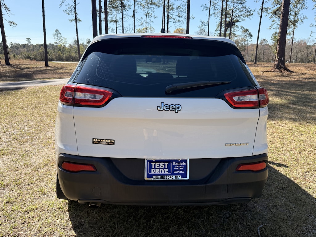 Used 2017 Jeep Cherokee Sport FWD SUV