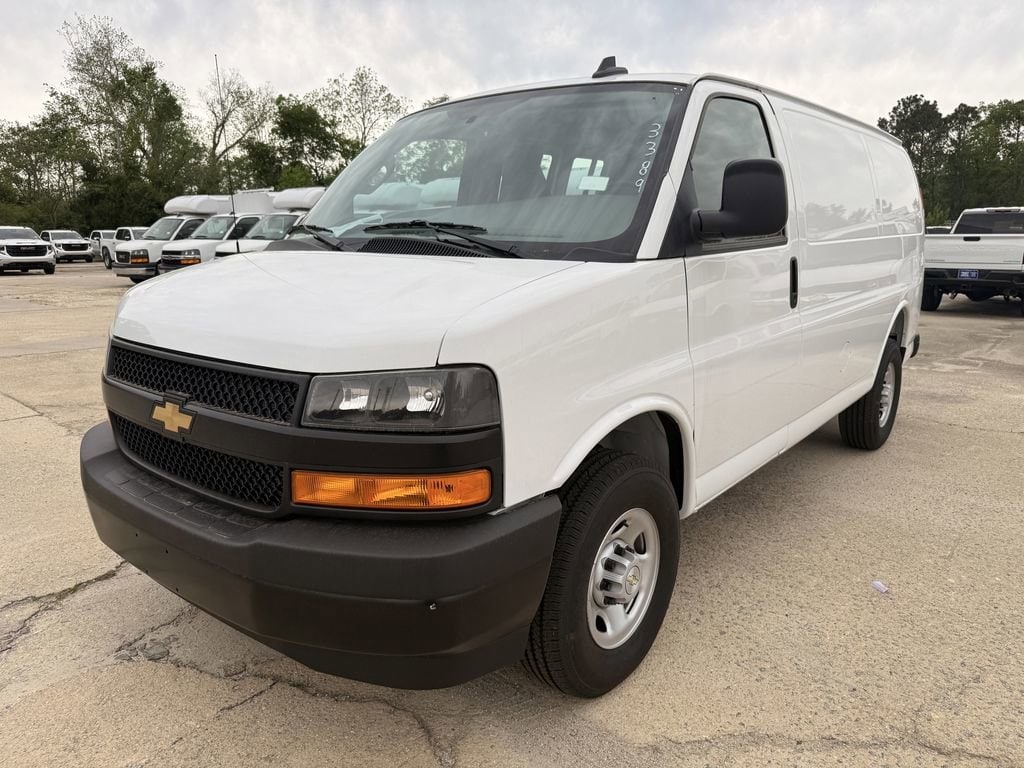 2025 Chevrolet Express 2500 Work Van HD's photo