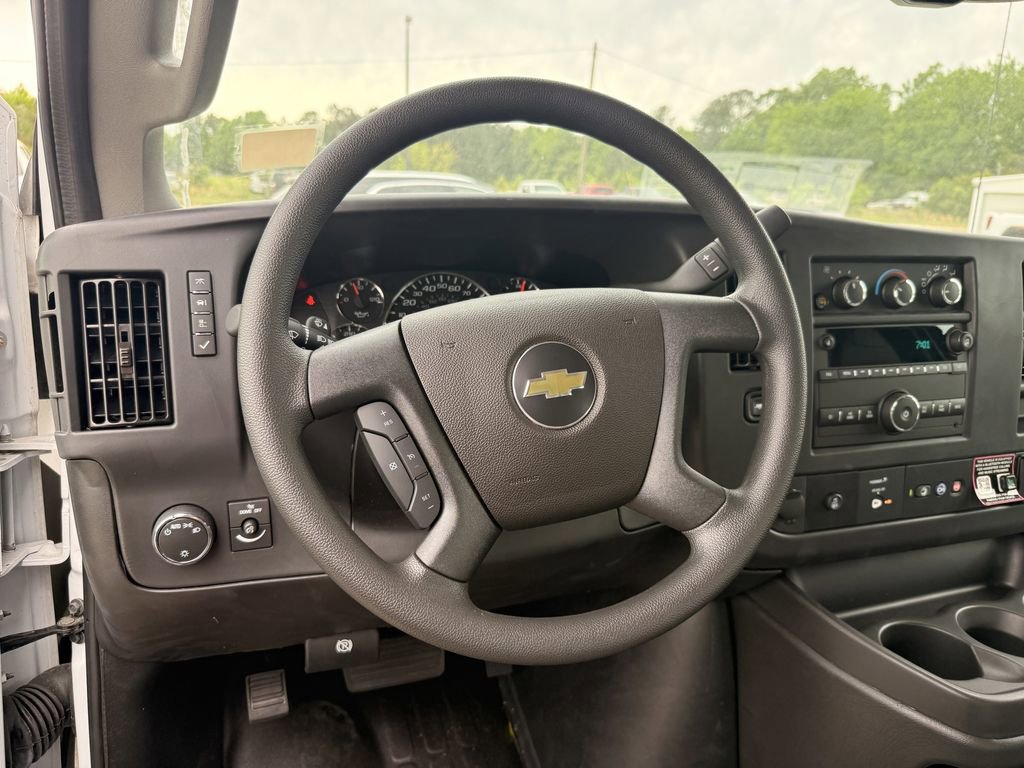 2025 Chevrolet Express Cargo Work Van - Photo 17