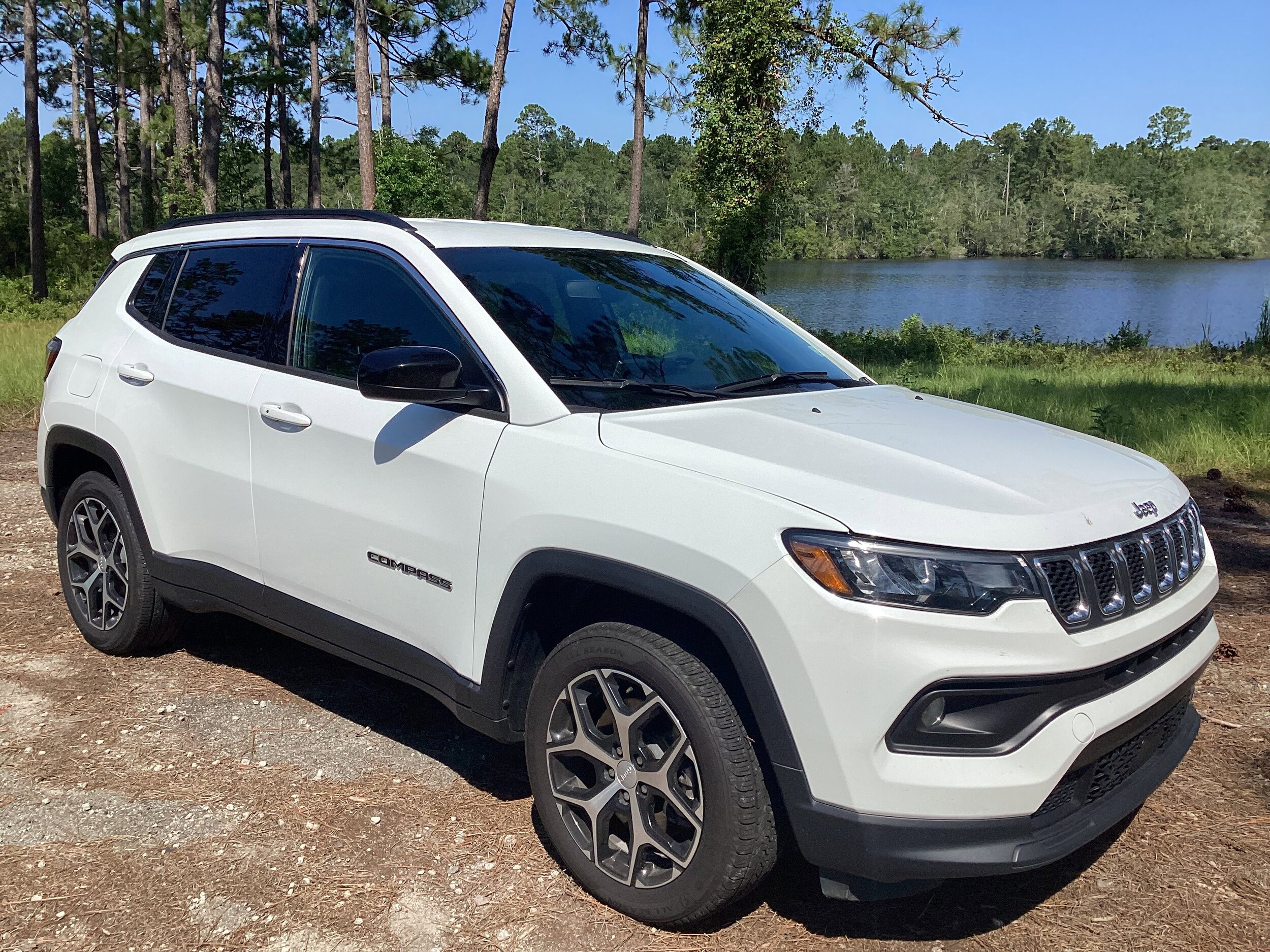 2024 Jeep Compass Latitude photo 2