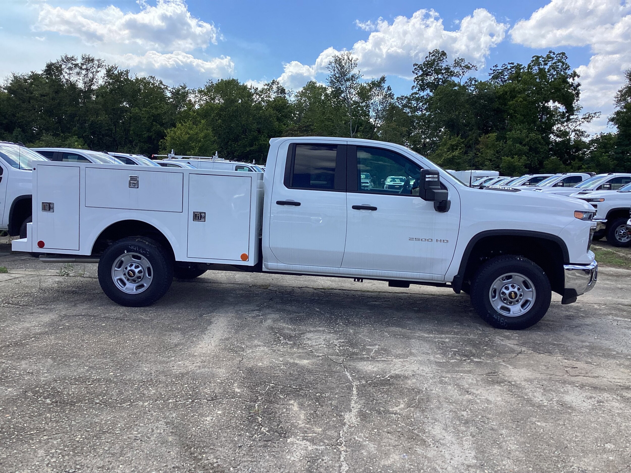 2025 Chevrolet Silverado 2500HD photo 4