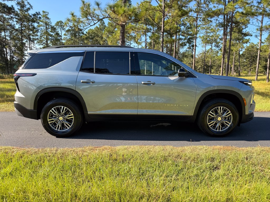 2027 Chevrolet Traverse LT - Photo 6