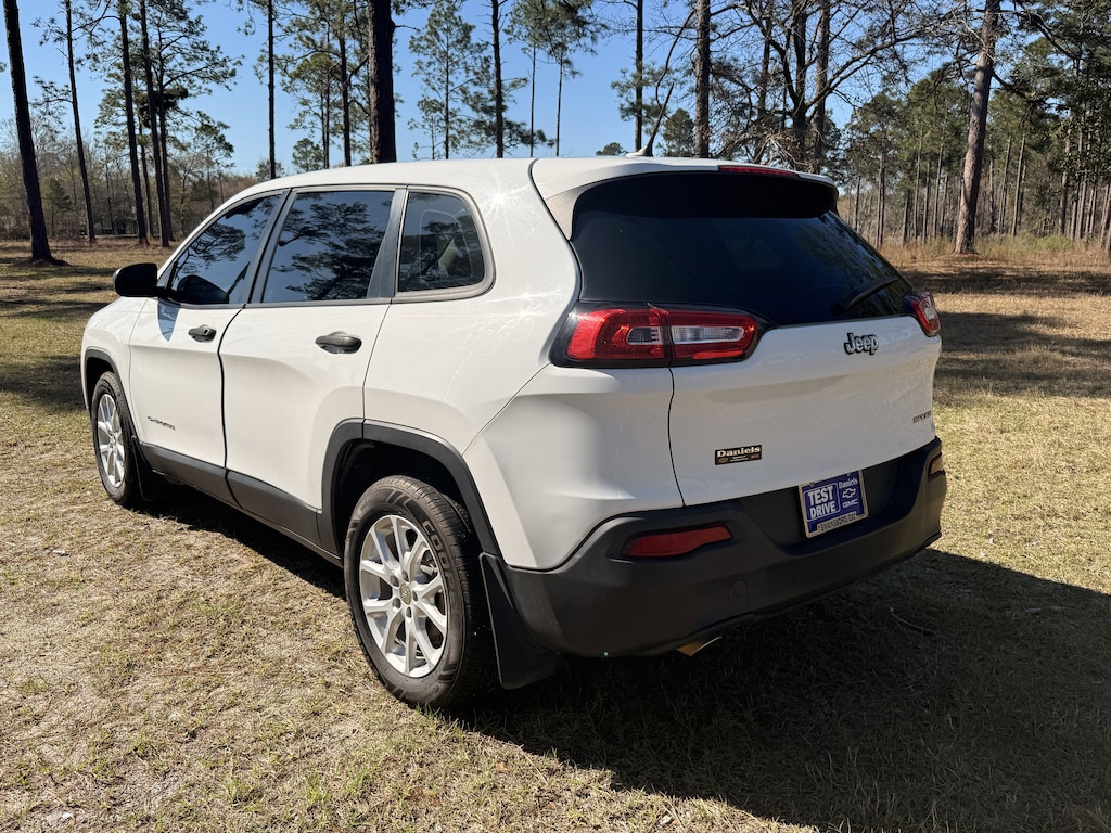 Used 2017 Jeep Cherokee Sport FWD SUV