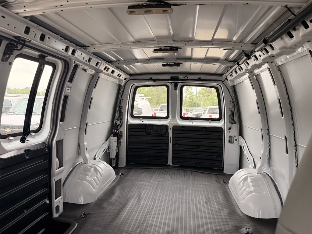 2025 Chevrolet Express Cargo Work Van - Photo 11