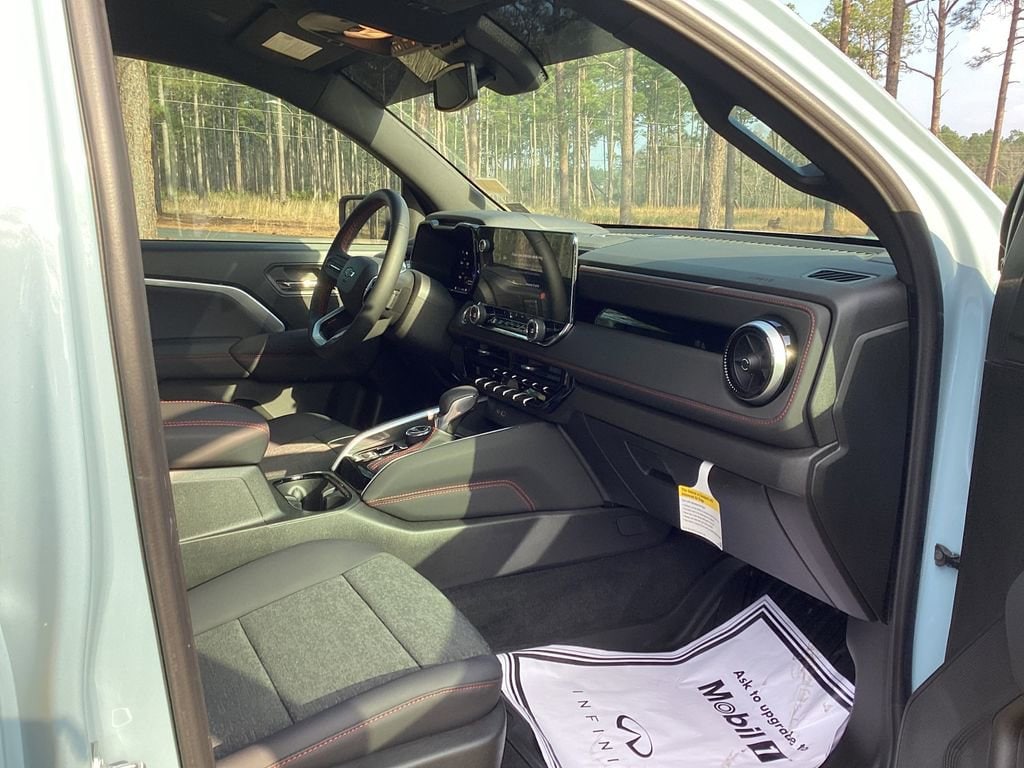 2025 Chevrolet Colorado Z71 - Photo 14