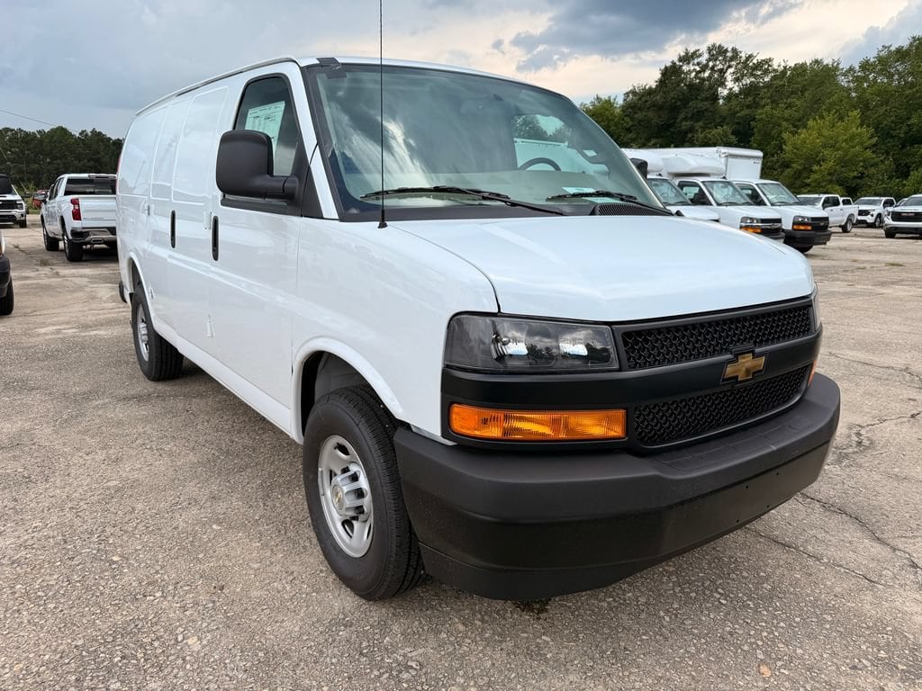 2026 Chevrolet Express Cargo Work Van - Photo 7