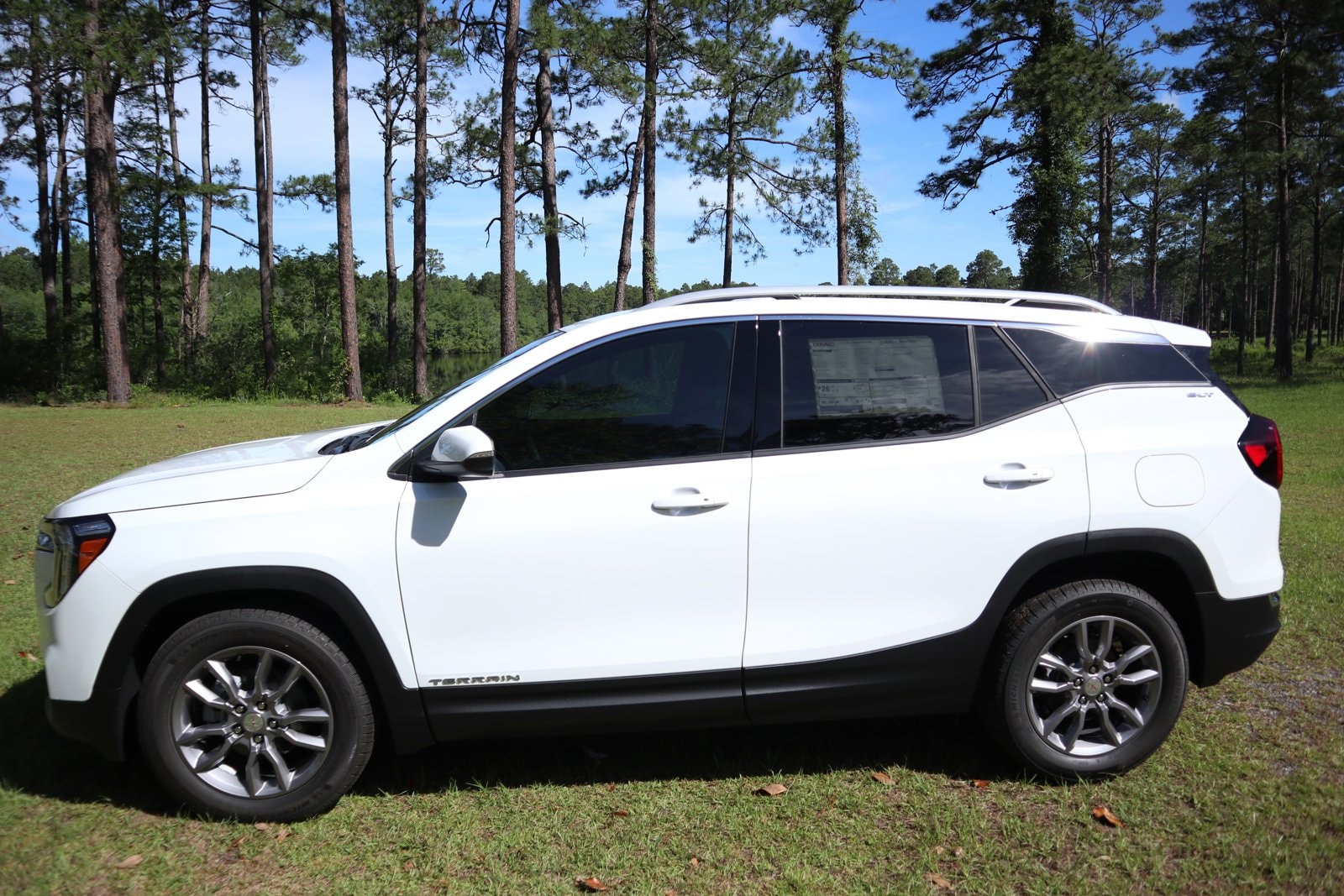 2024 GMC Terrain SLT's photo