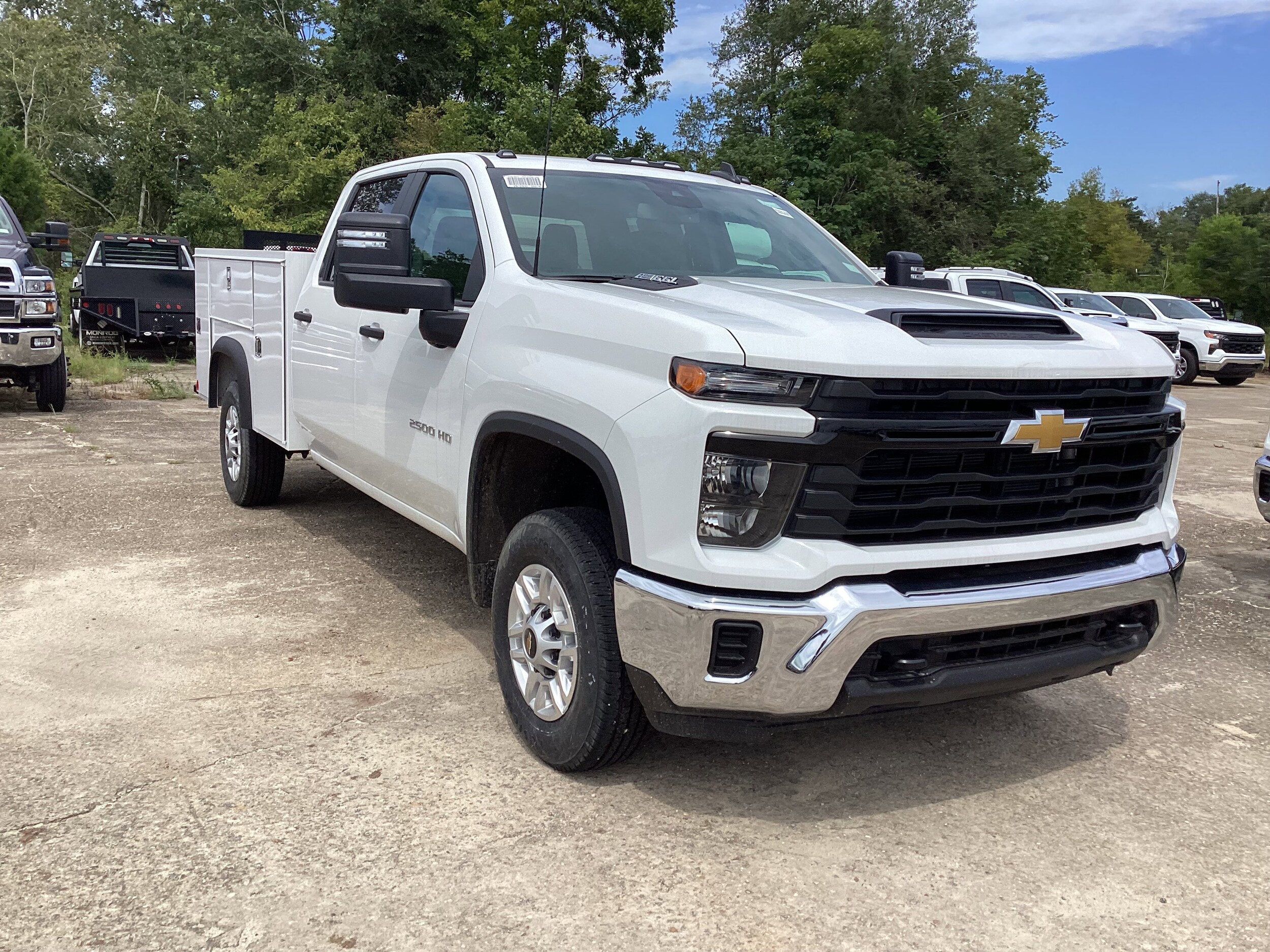 2025 Chevrolet Silverado 2500HD photo 3
