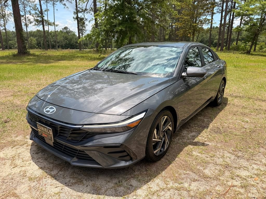 2024 Hyundai Elantra 2.0 Limited IVT's photo