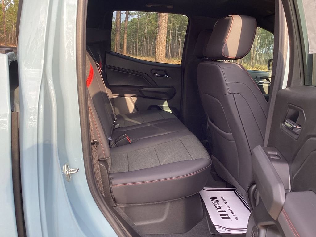 2025 Chevrolet Colorado Z71 - Photo 13