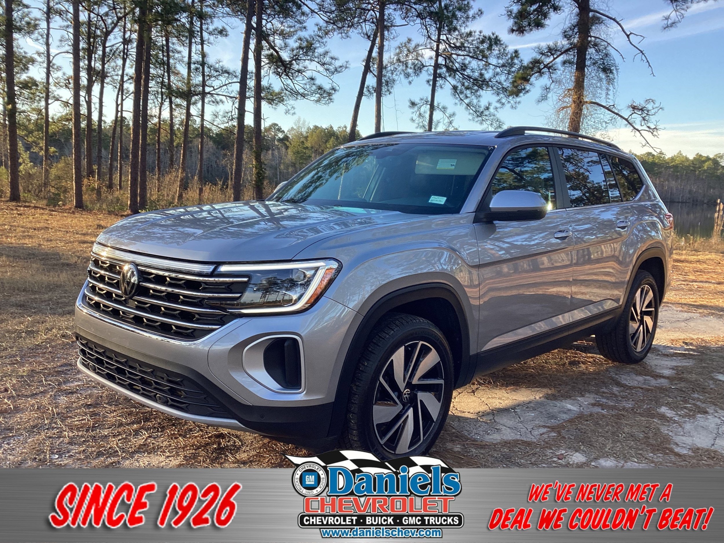 2024 Volkswagen Atlas SE's photo