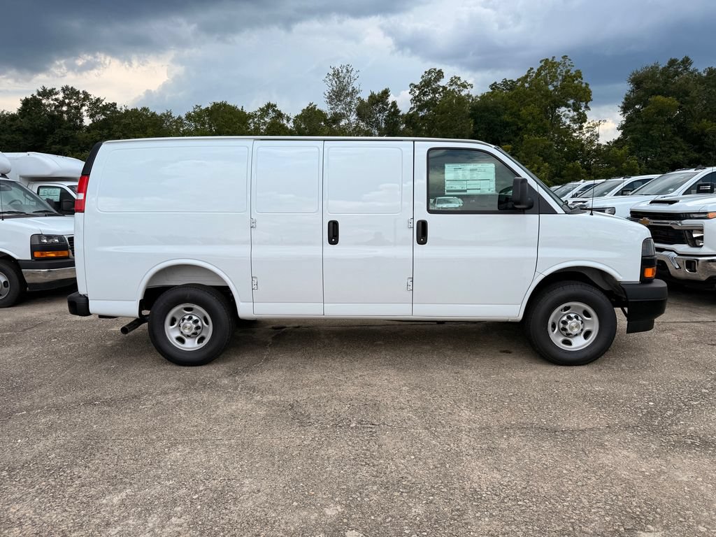 2026 Chevrolet Express Cargo Work Van - Photo 6