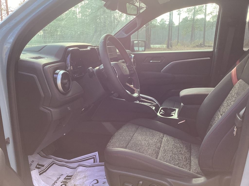 2025 Chevrolet Colorado Z71 - Photo 10