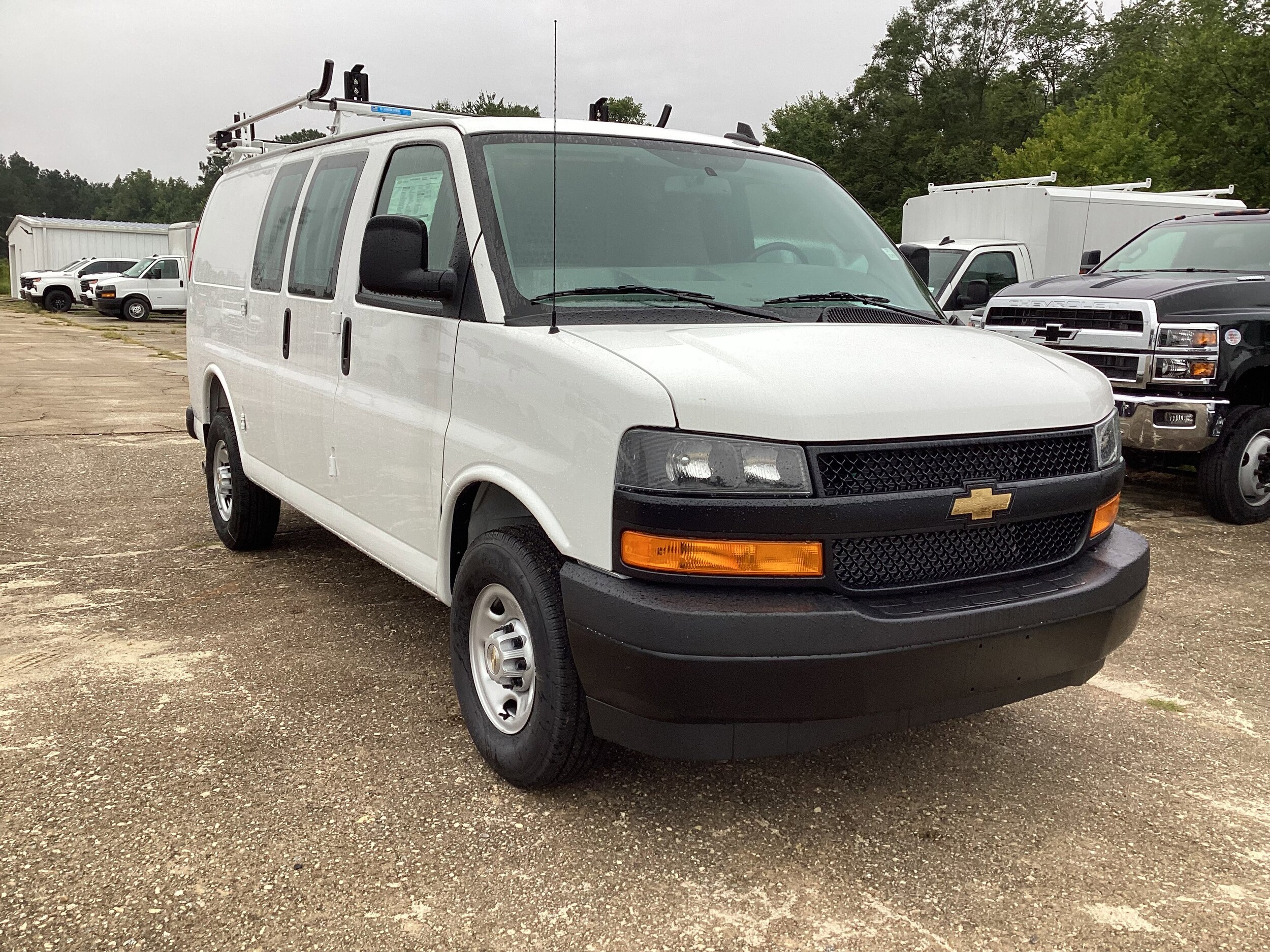2025 Chevrolet Express Cargo 2500 Van photo 3