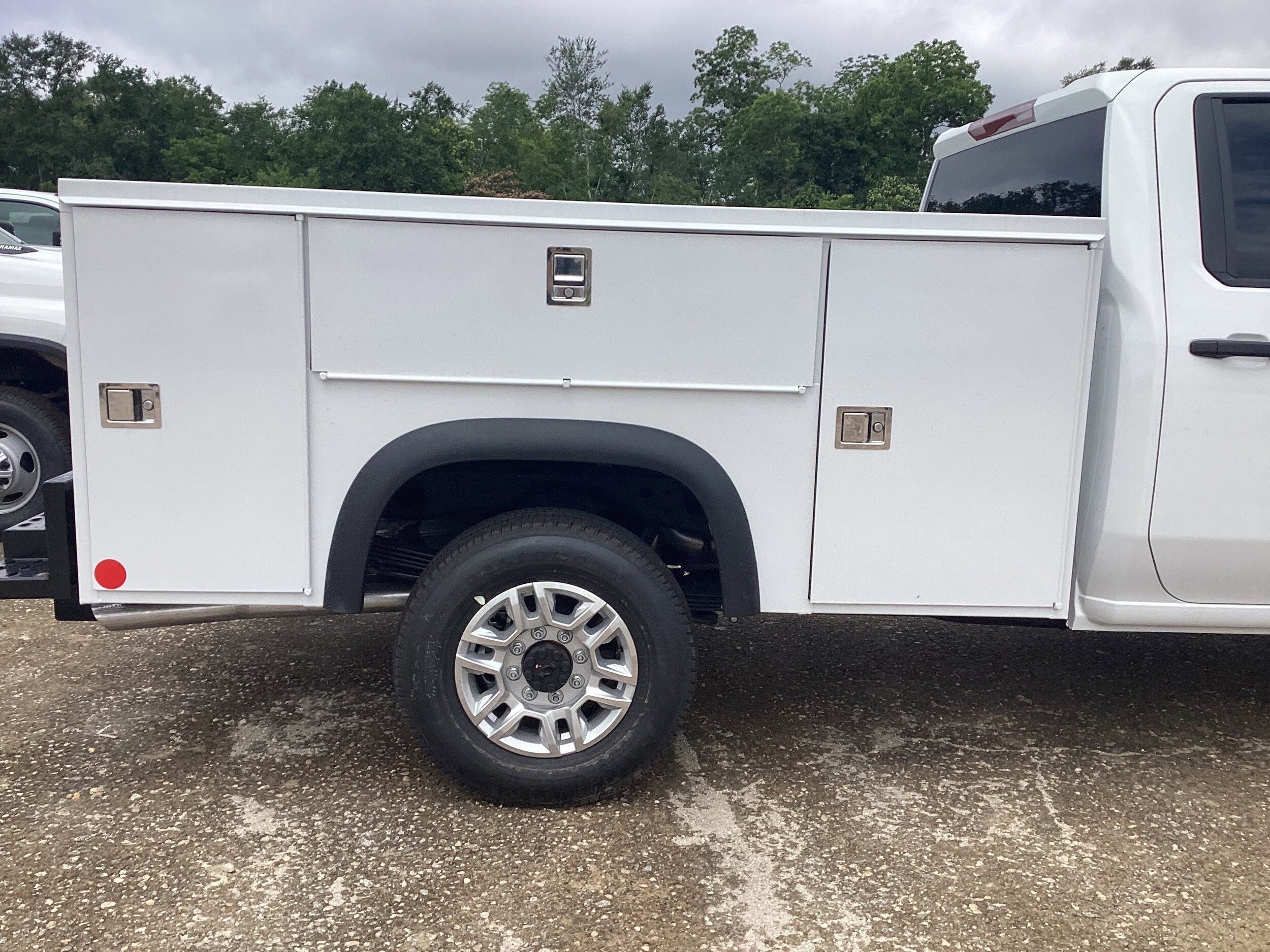 2025 Chevrolet Silverado 2500HD photo 2