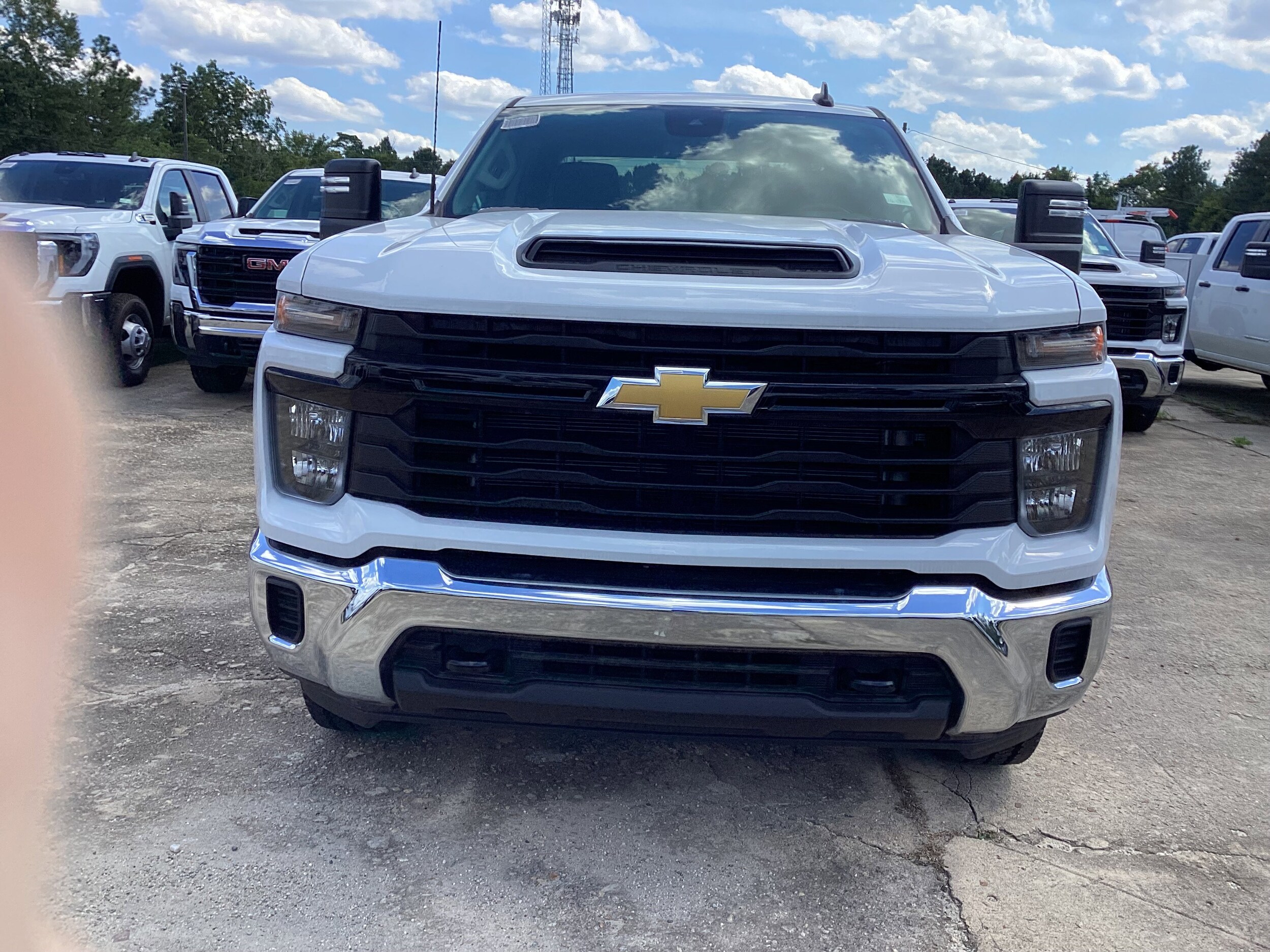 2025 Chevrolet Silverado 2500HD photo 2