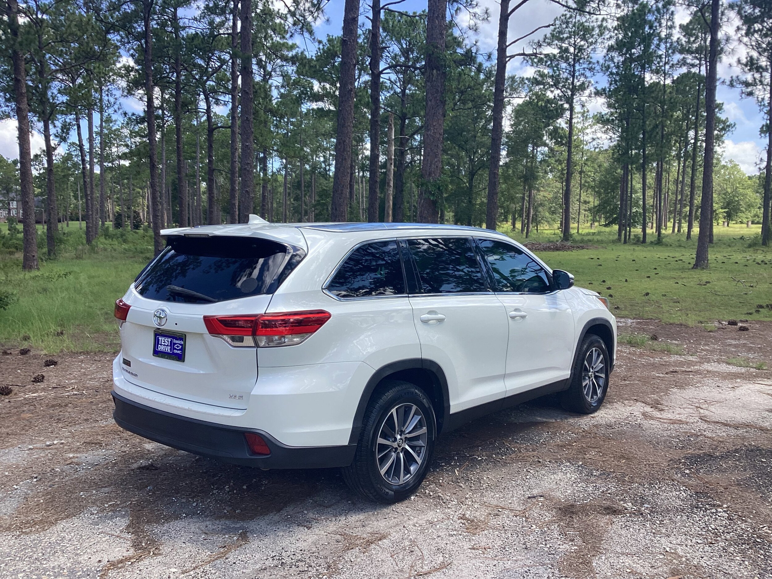 2019 Toyota Highlander XLE photo 2
