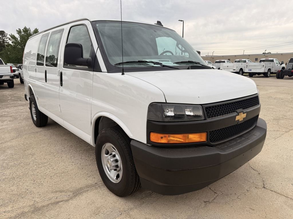 2025 Chevrolet Express Cargo Work Van - Photo 7