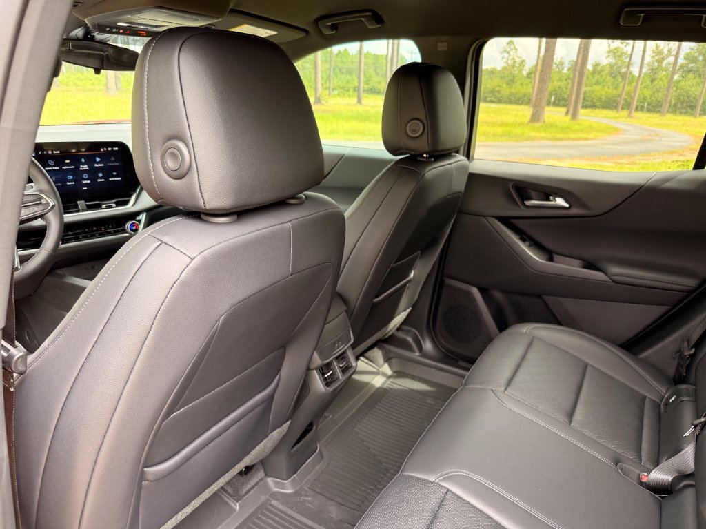 2027 Chevrolet Equinox LT - Photo 25
