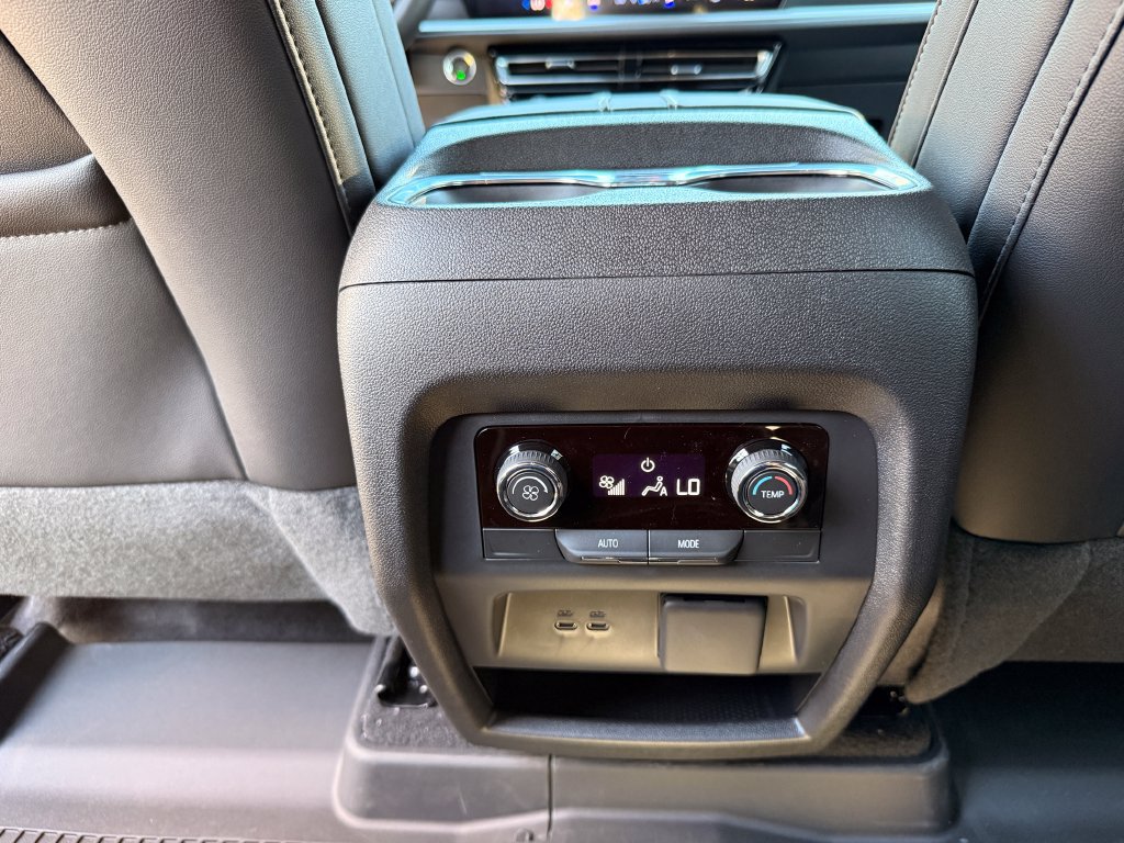 2027 Chevrolet Traverse LT - Photo 25