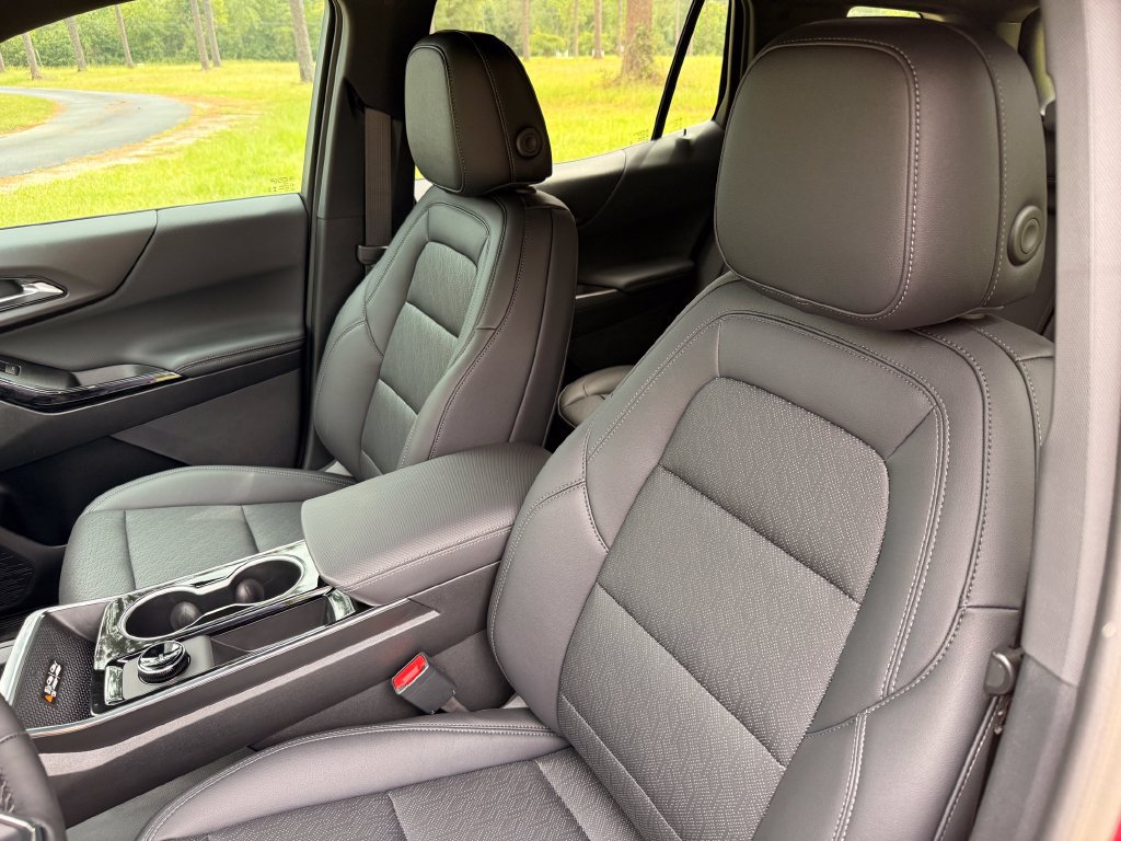 2027 Chevrolet Equinox LT - Photo 12