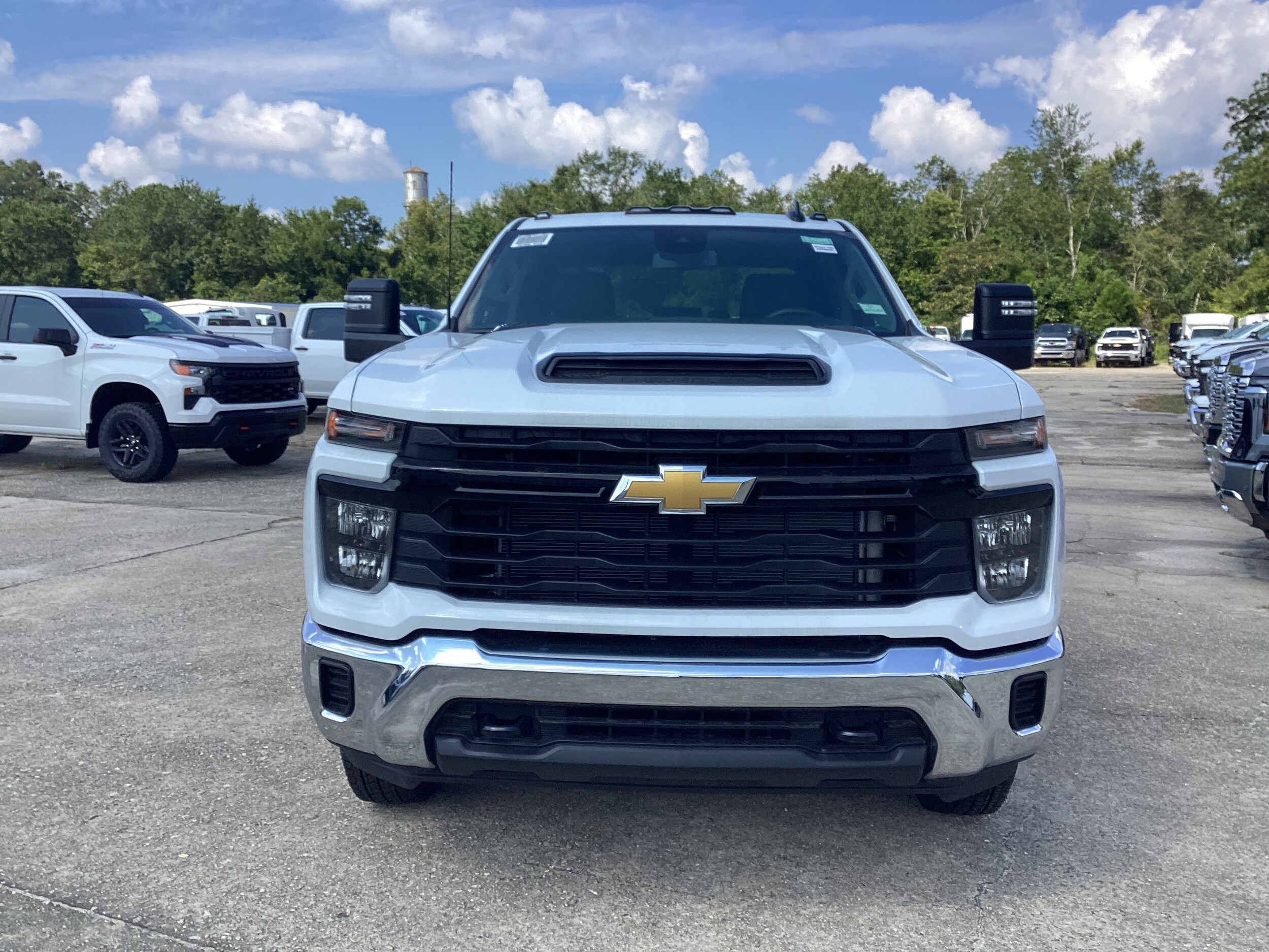 2025 Chevrolet Silverado 3500HD Work Truck photo 2