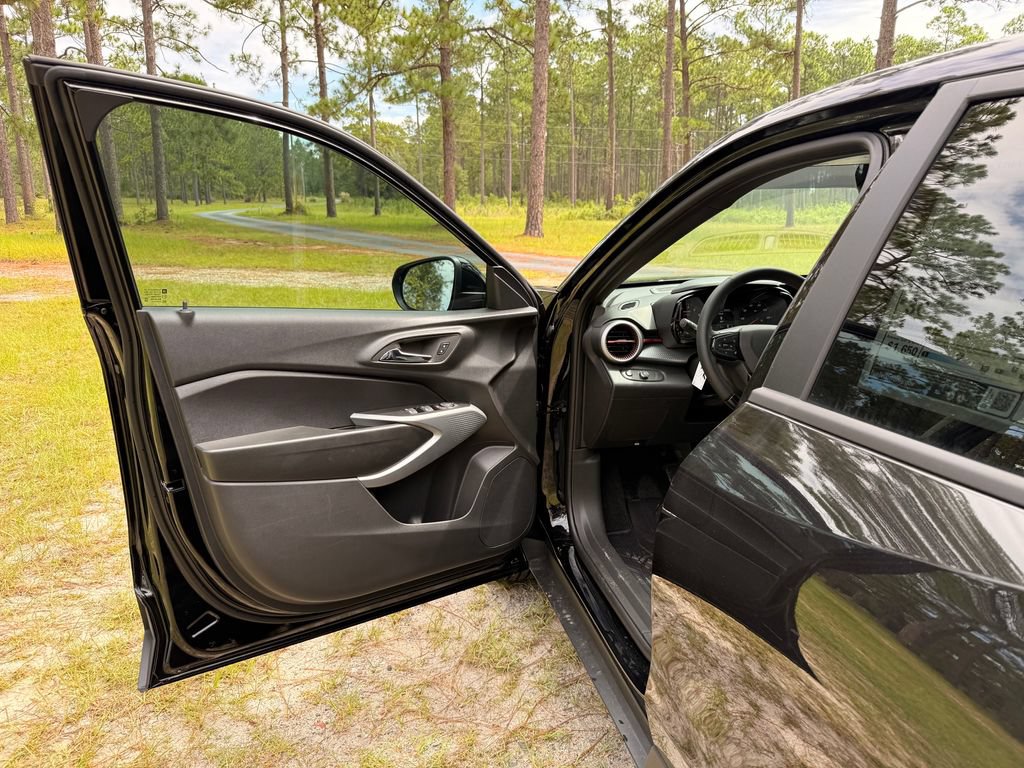 2026 Chevrolet Trax RS - Photo 11