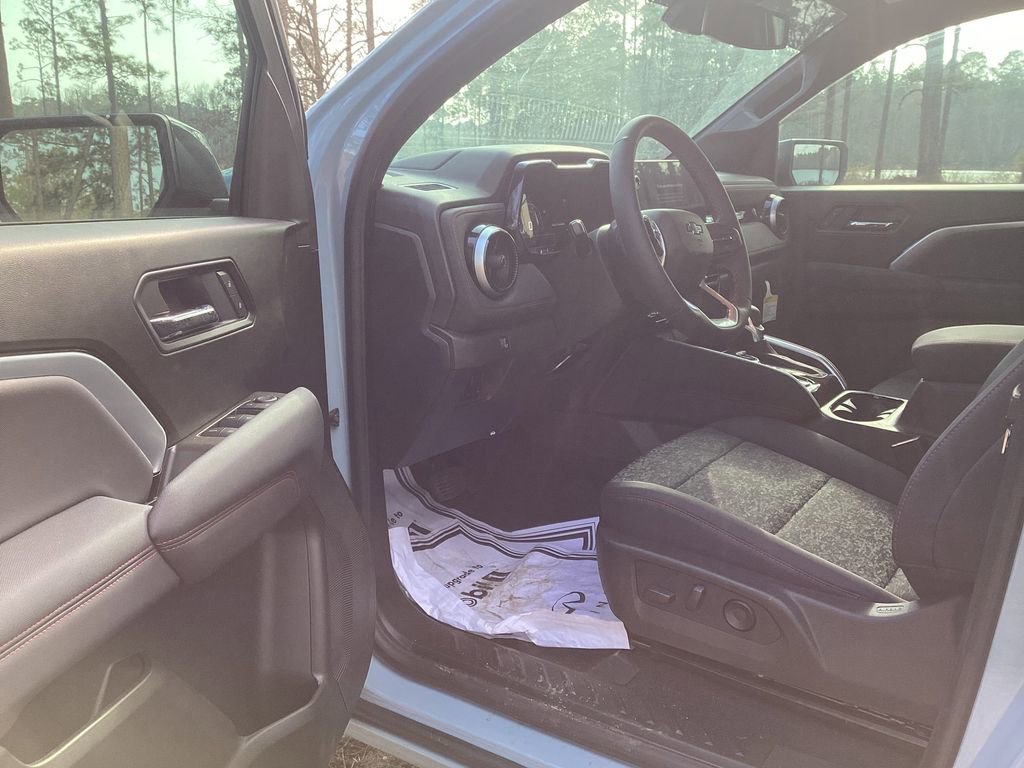 2025 Chevrolet Colorado Z71 - Photo 9