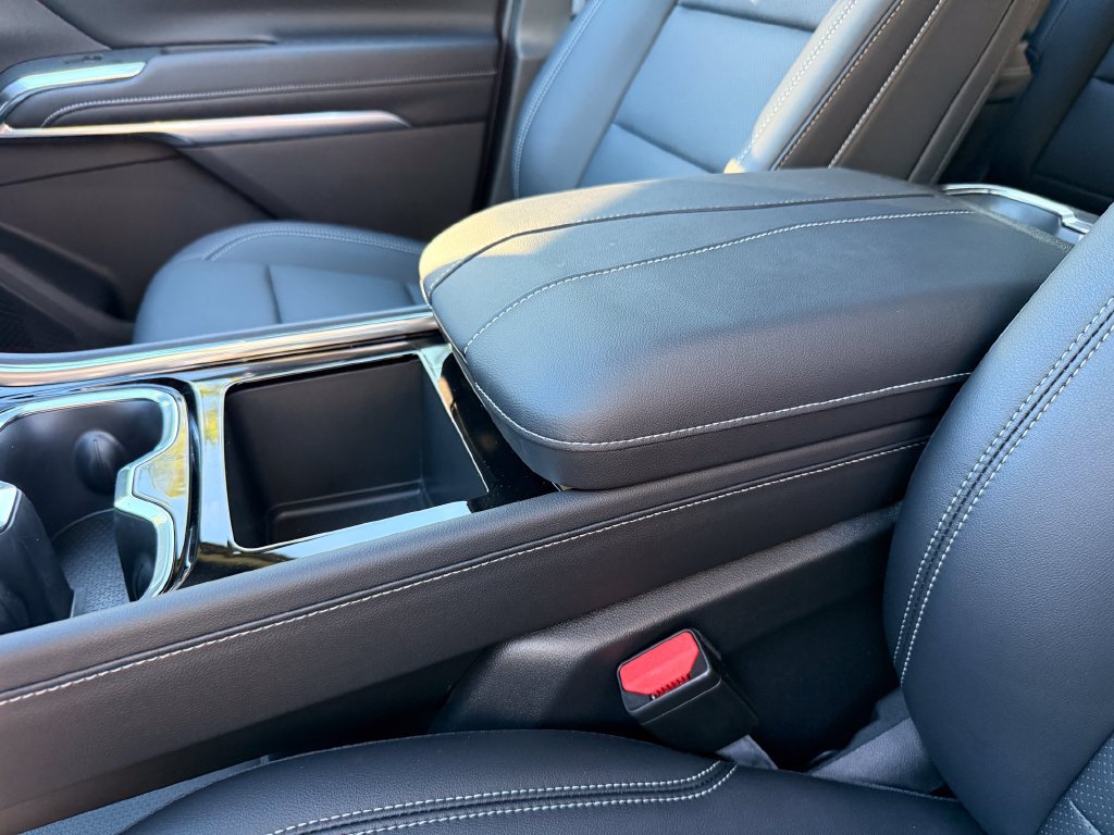 2027 Chevrolet Traverse LT - Photo 21